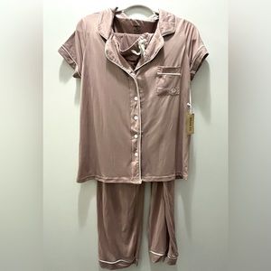 Born women’s medium mauve short-sleeved button-down pajama set.